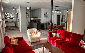 Stylish 2 Bed, Central City Apartment & Free Park