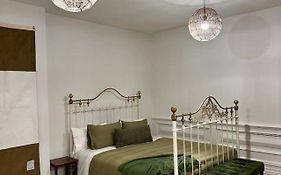 Stylish 2 Bed, Central City Apartment & Free Park